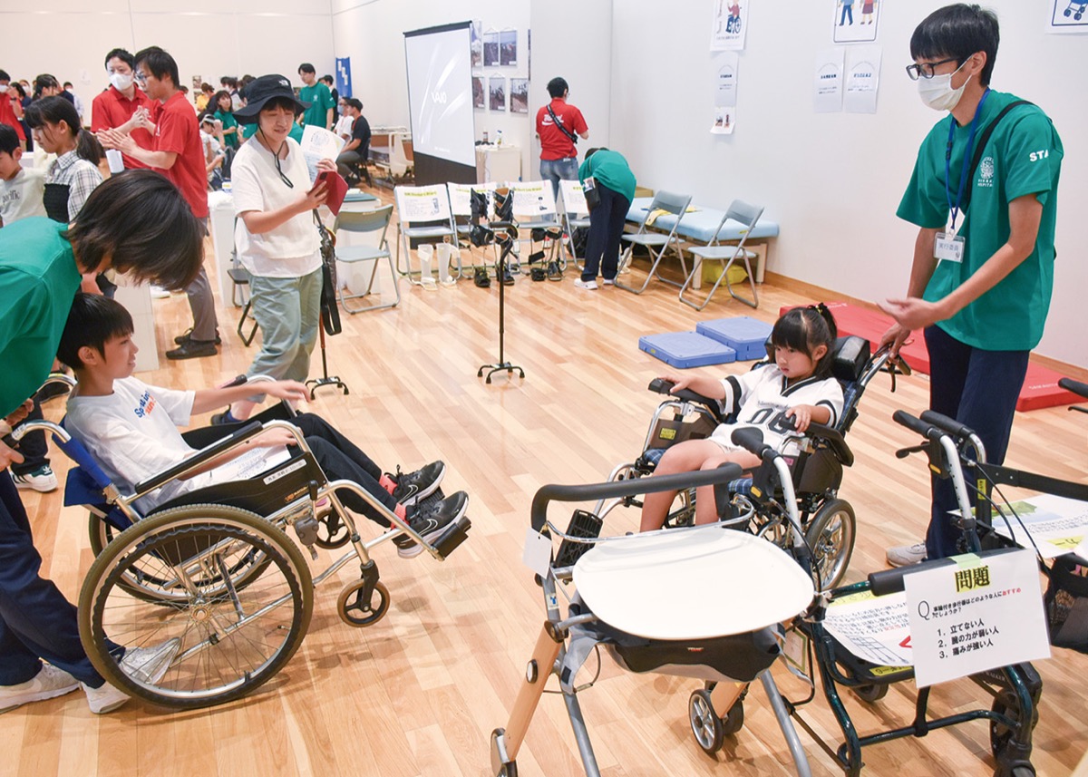 世代超え医療や福祉学ぶ