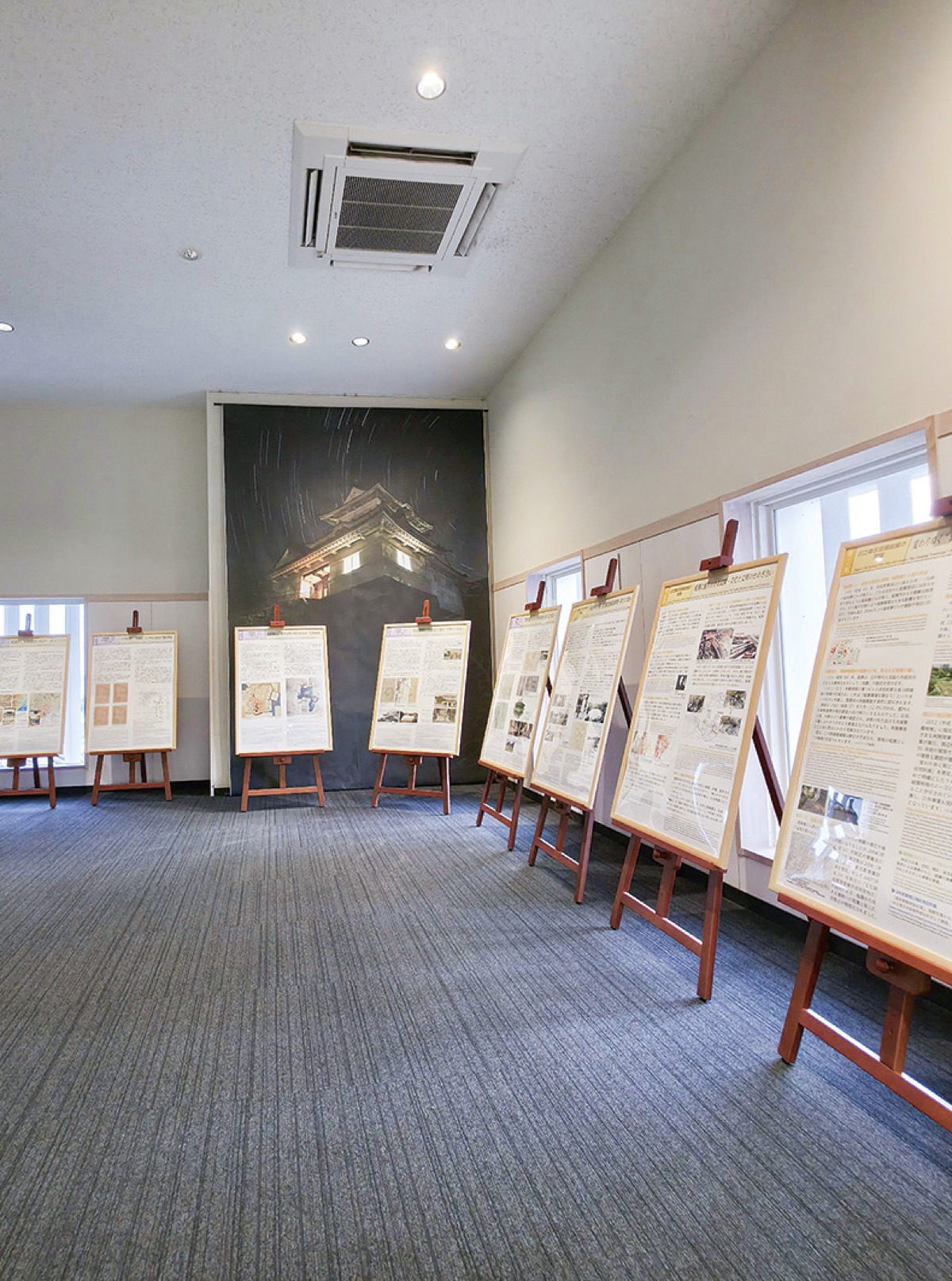 天守閣で名庭園パネル展