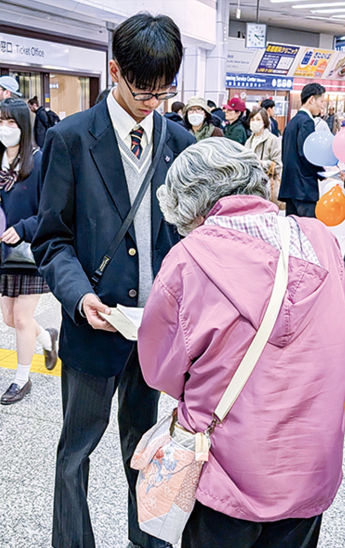 小田原駅での署名活動
