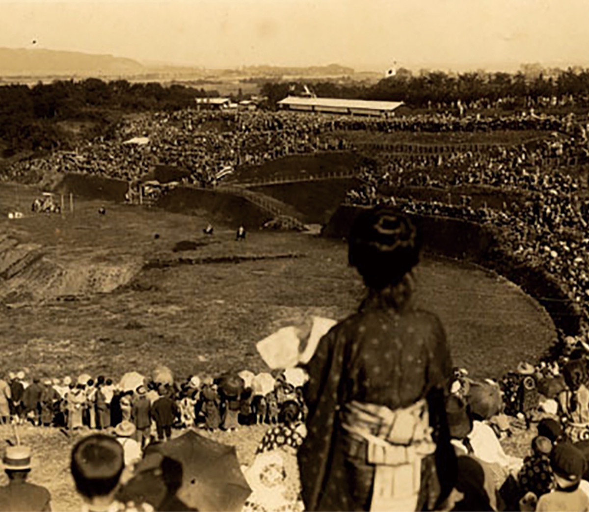 100年前に競馬場