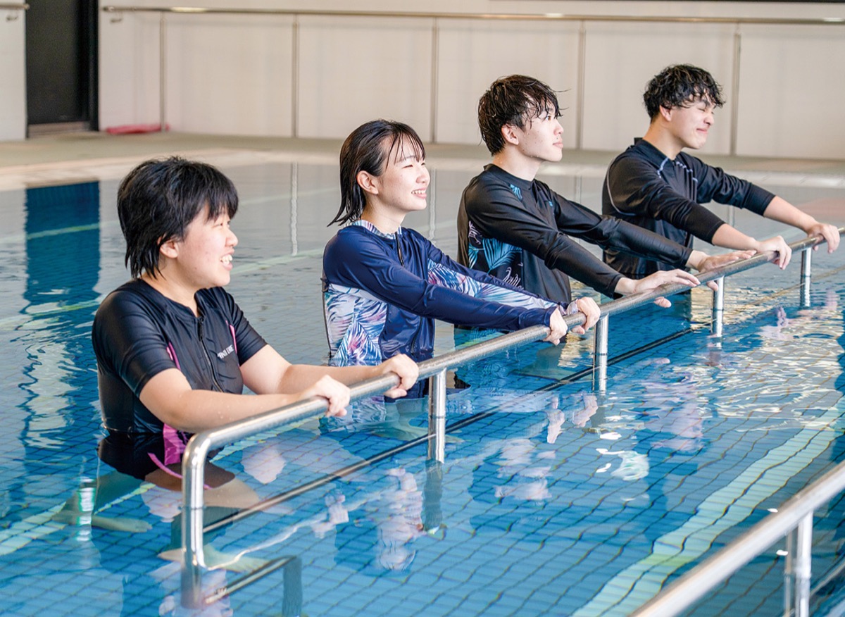 温泉プールでリハビリ