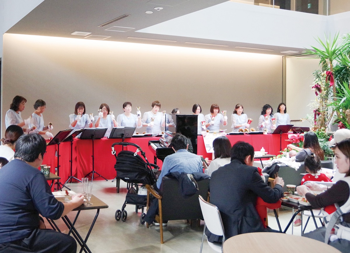 赤ちゃん同窓会を祝福