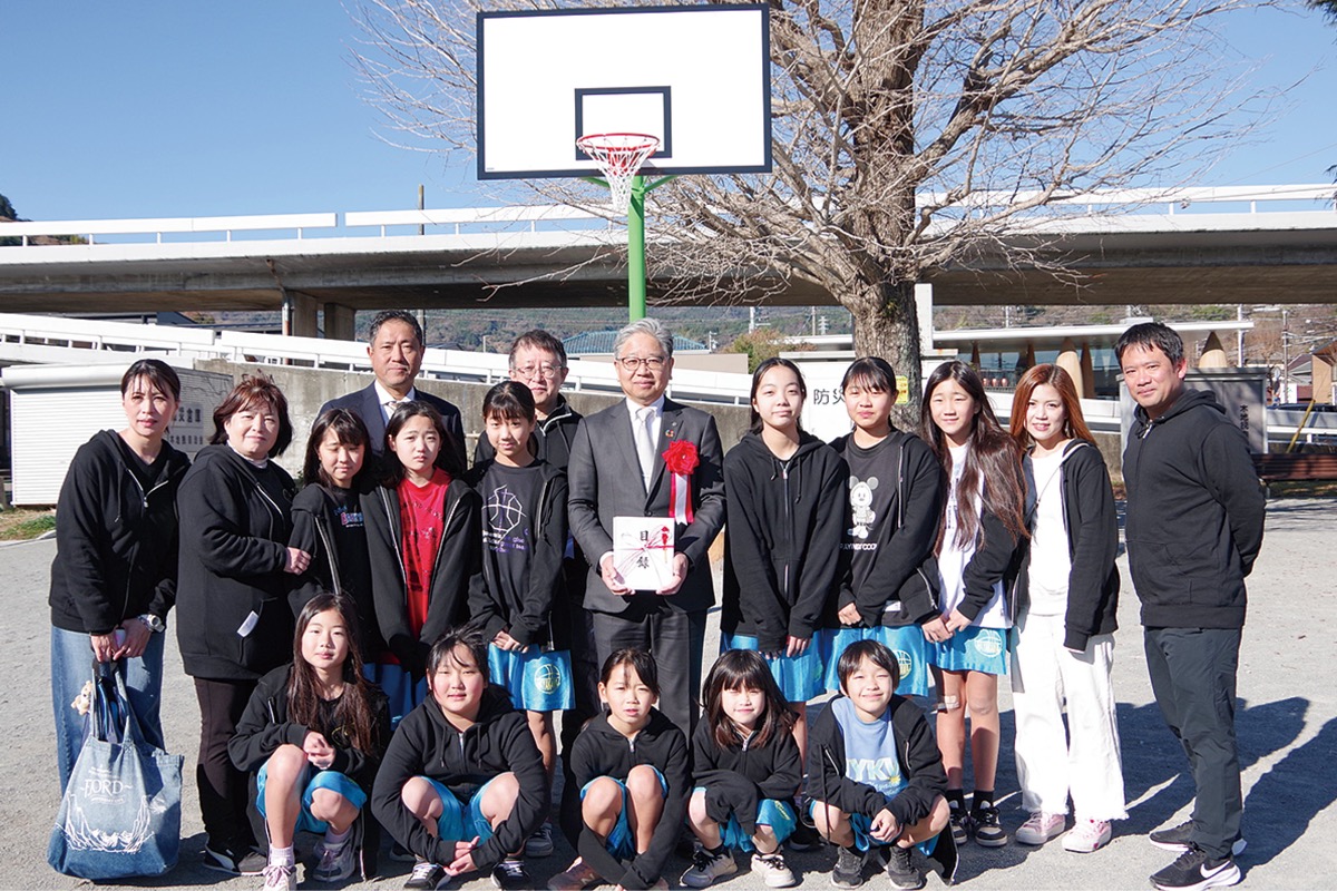 公園にバスケゴール