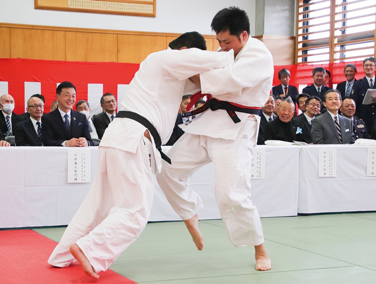 気迫の演武を披露