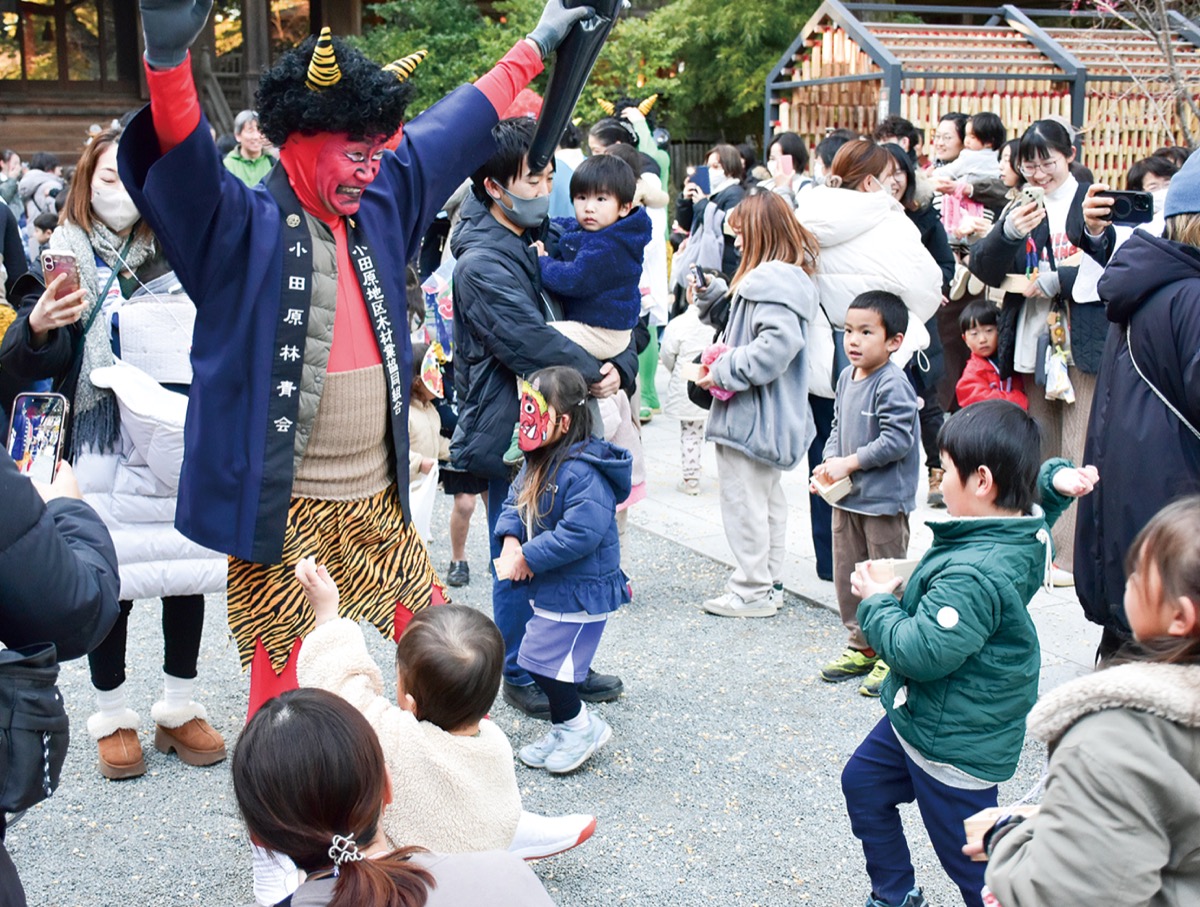 ｢鬼は外！｣威勢よく豆まき