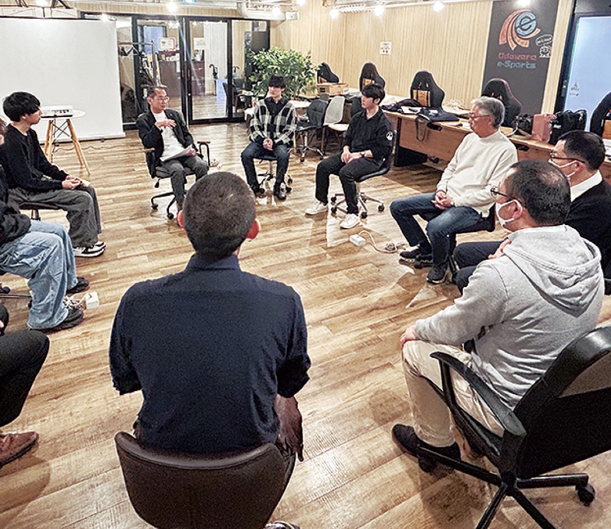 25年度の採択者が実施報告 (写真2)