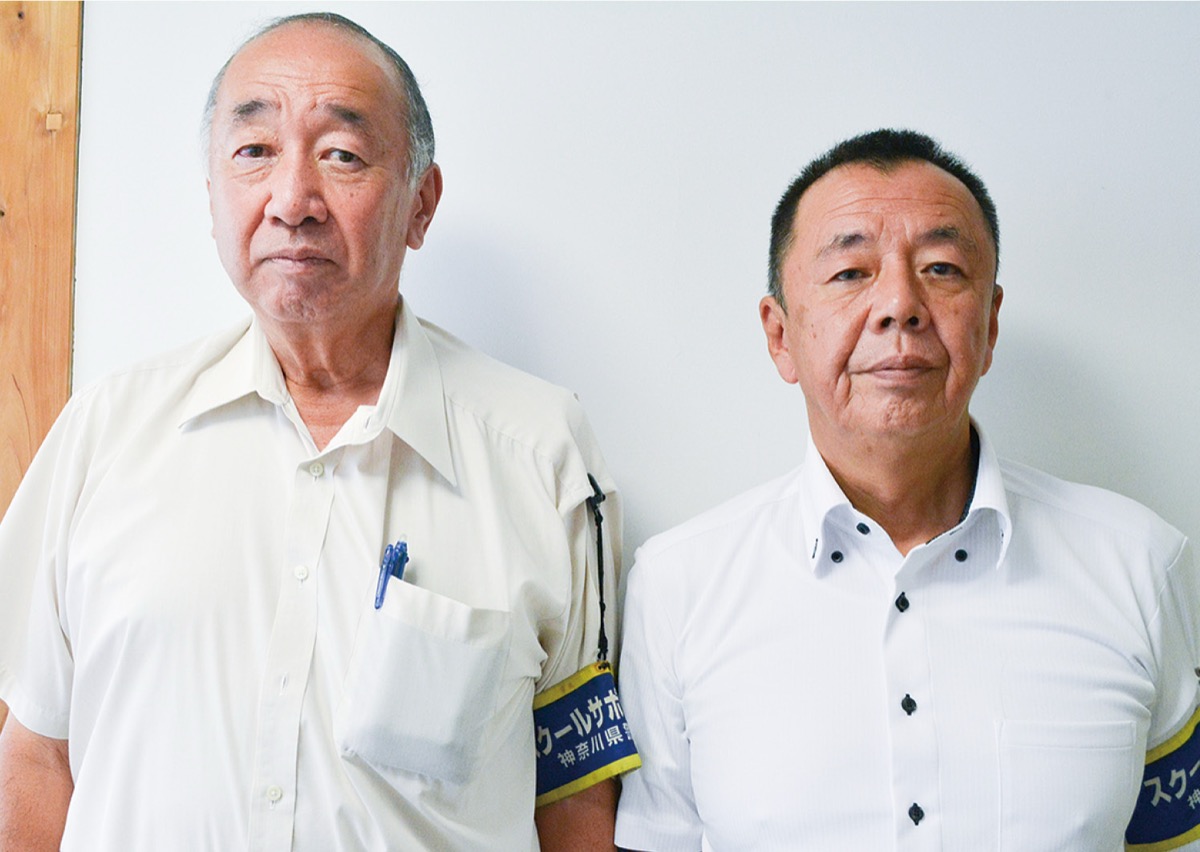 スクールサポーターを務める垣野さん(右)と金野さん