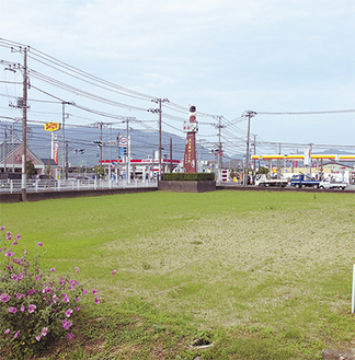 新たな建設予定地として市が示した県道78号線「竹松交差点」の金太郎時計台付近