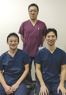 羽鳥　慎祐　外科担当部長（中央）鈴木　喜裕　外科医長（左）白井　順也　外科医長（右）