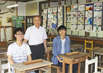 “先生”を務める（左から）渡邉さん、川澄さん、石井さん