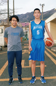 身長１９２cmの神戸さん（右）と松下さん