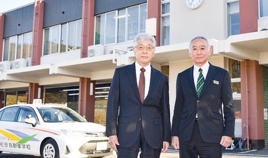 千村社長（左）と阿部校長