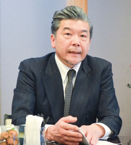 挨拶する山本有一組合長