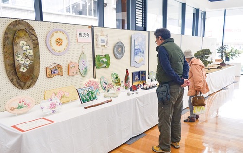 ７団体の作品が展示