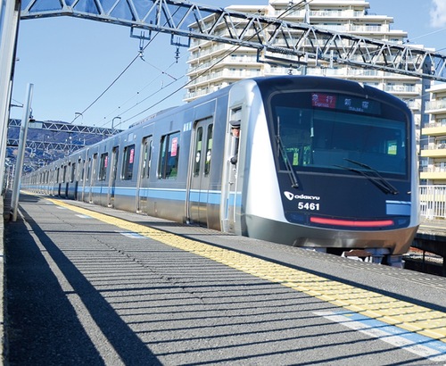 小田急線開成駅のホーム
