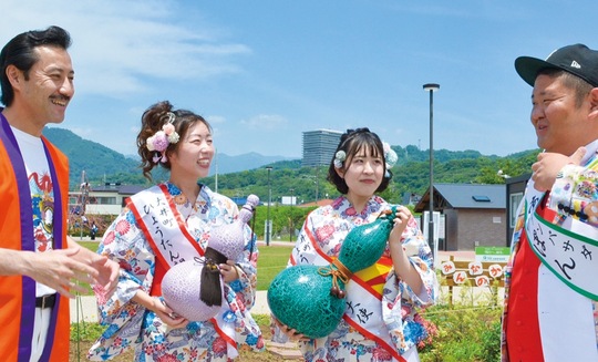 （左から）スベリィ･マーキュリーさん、酒井さん、浜川さん、あらぽんさん