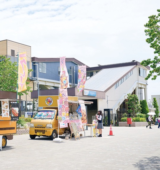 開成駅前西口広場に出店されたキッチンカー