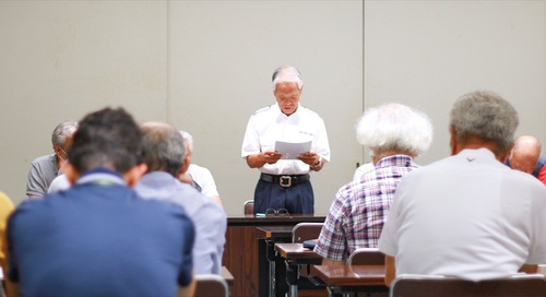 挨拶する倉橋会長