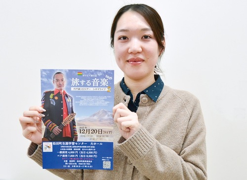 来場を呼び掛ける職員