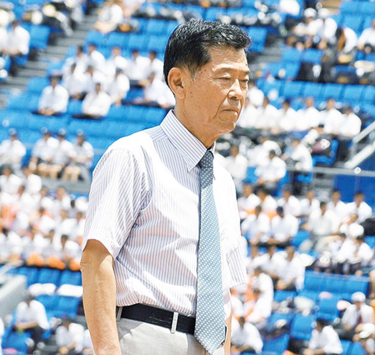 始球式を務める渡辺前監督