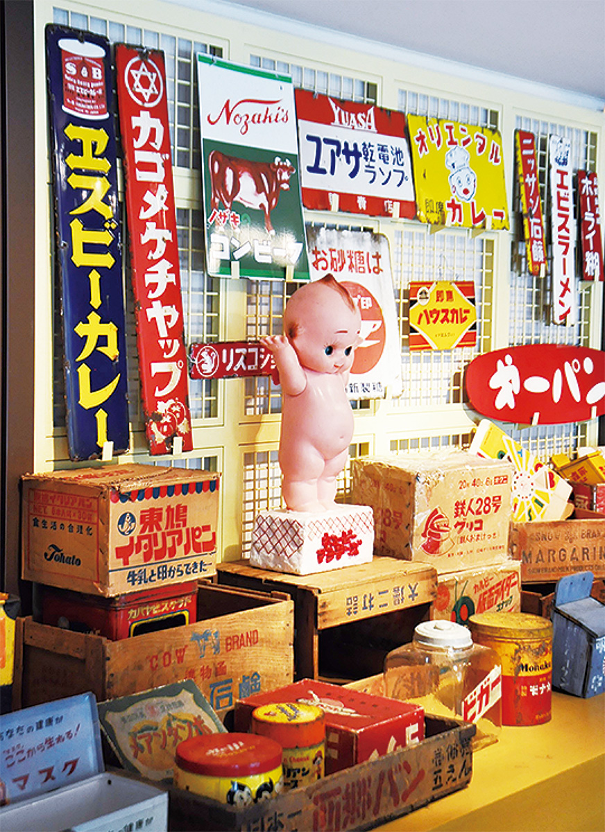 昭和レトロな4000点の展示品が並ぶ