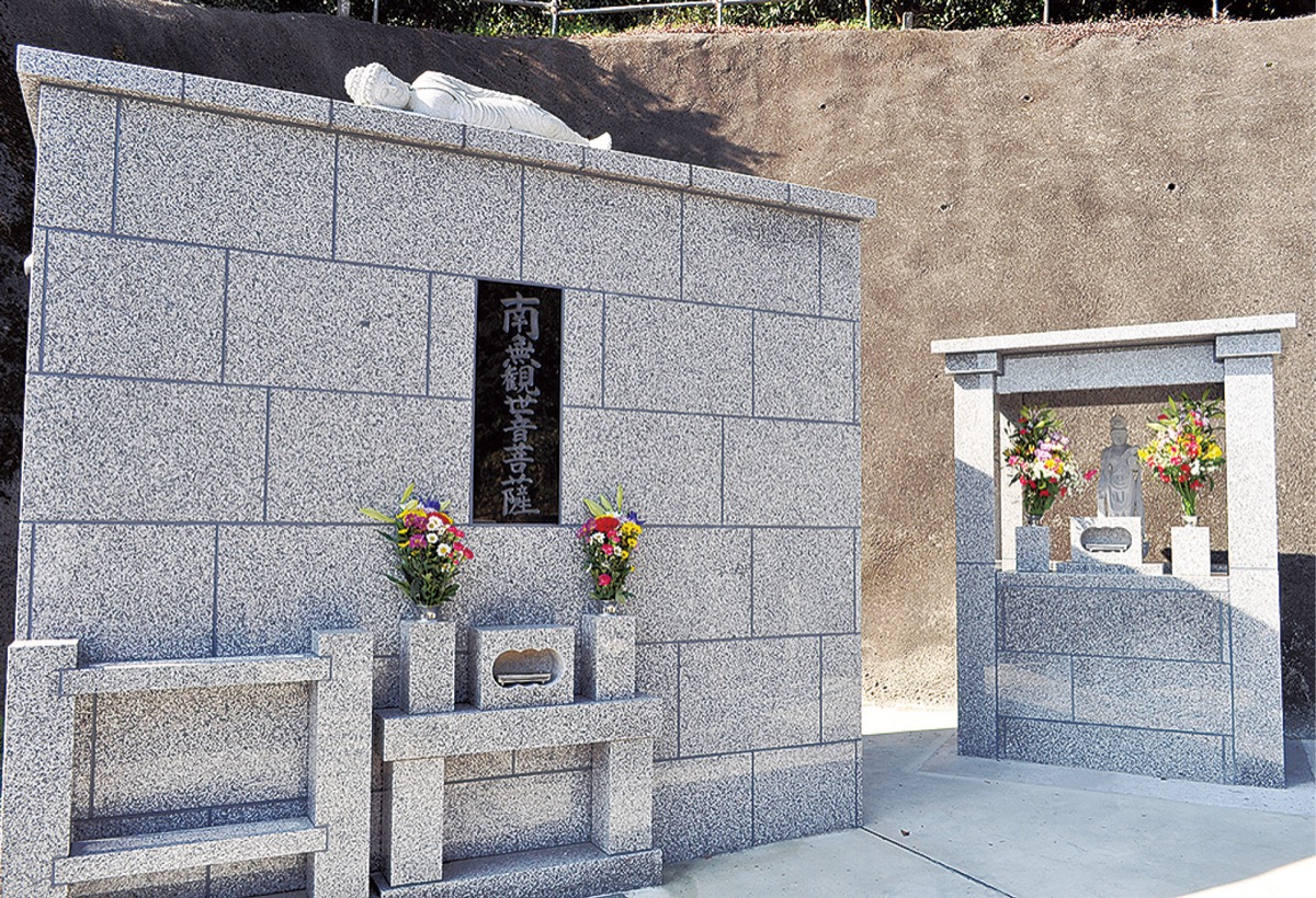 永代供養墓と昨年完成した散骨墓