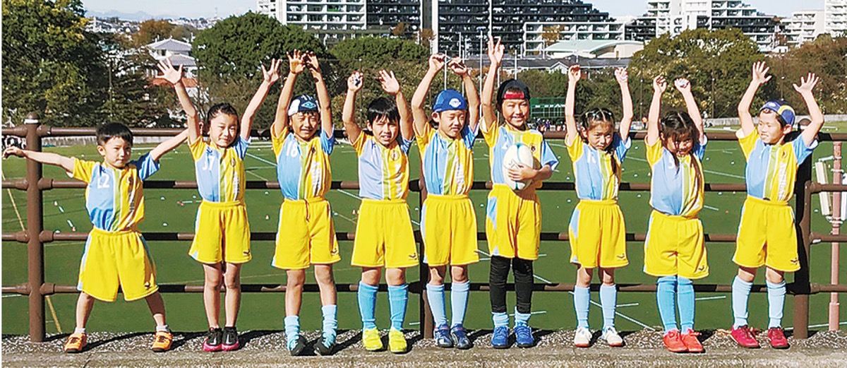 優勝を喜ぶ選手たち=提供写真