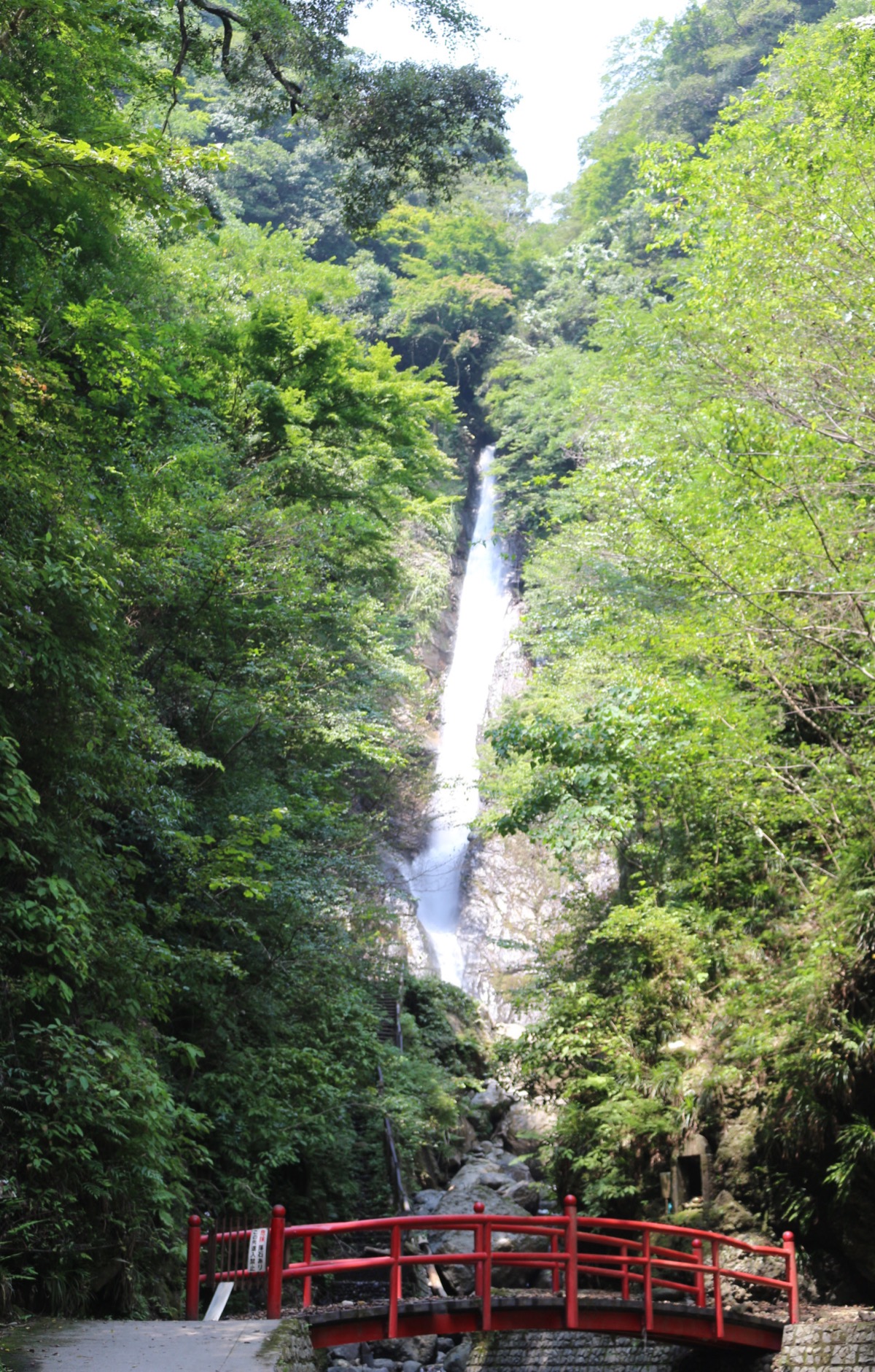 神奈川県足柄上郡山北町の洒水の滝、工事中だが日・祝は見学可