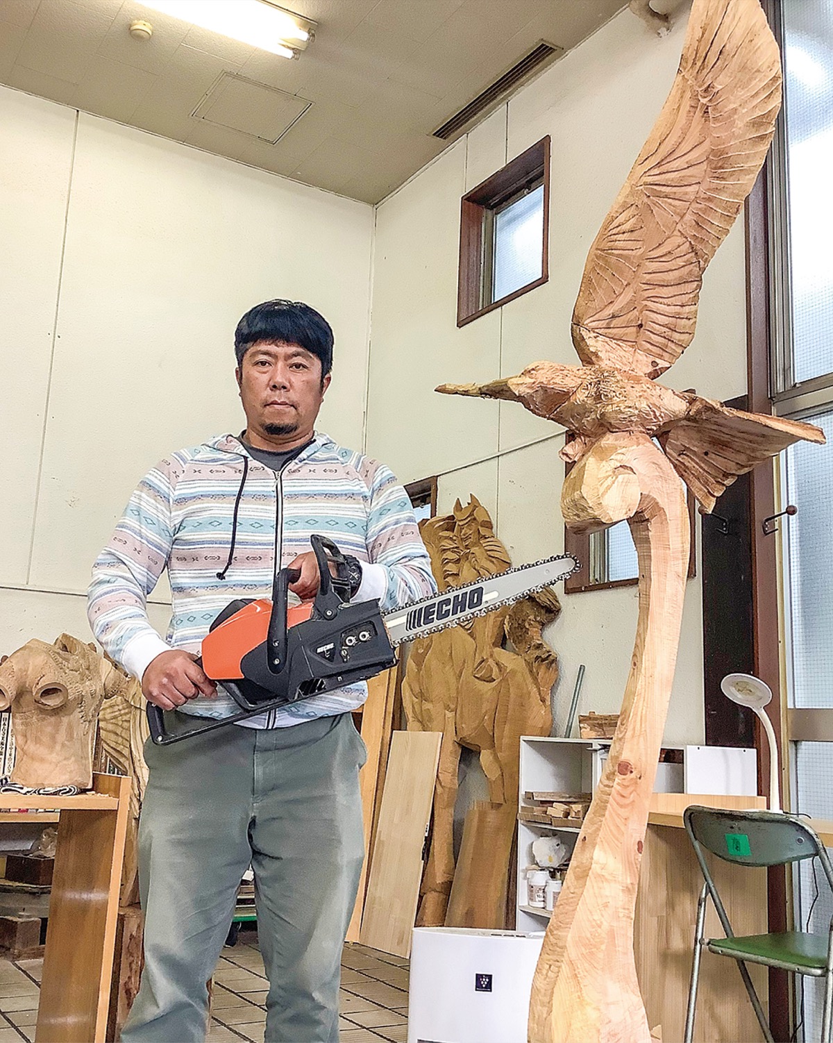 山北の彫刻家 蘭二朗さん 大井高の卒業記念制作中 | 足柄 | タウンニュース