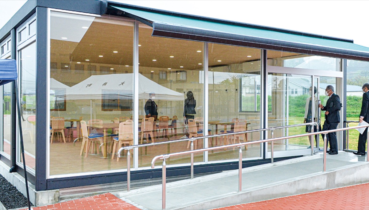 テーブルと椅子のある休憩所も整備