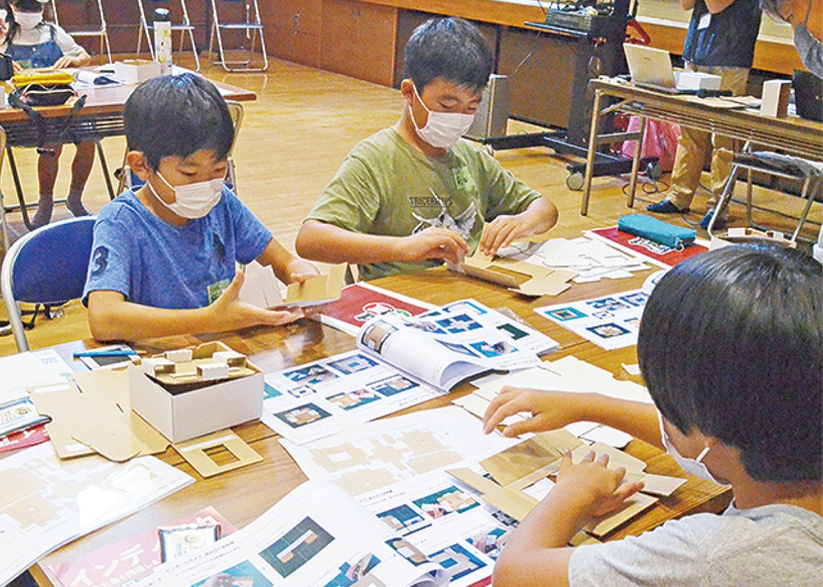 カメラの組み立ての様子
