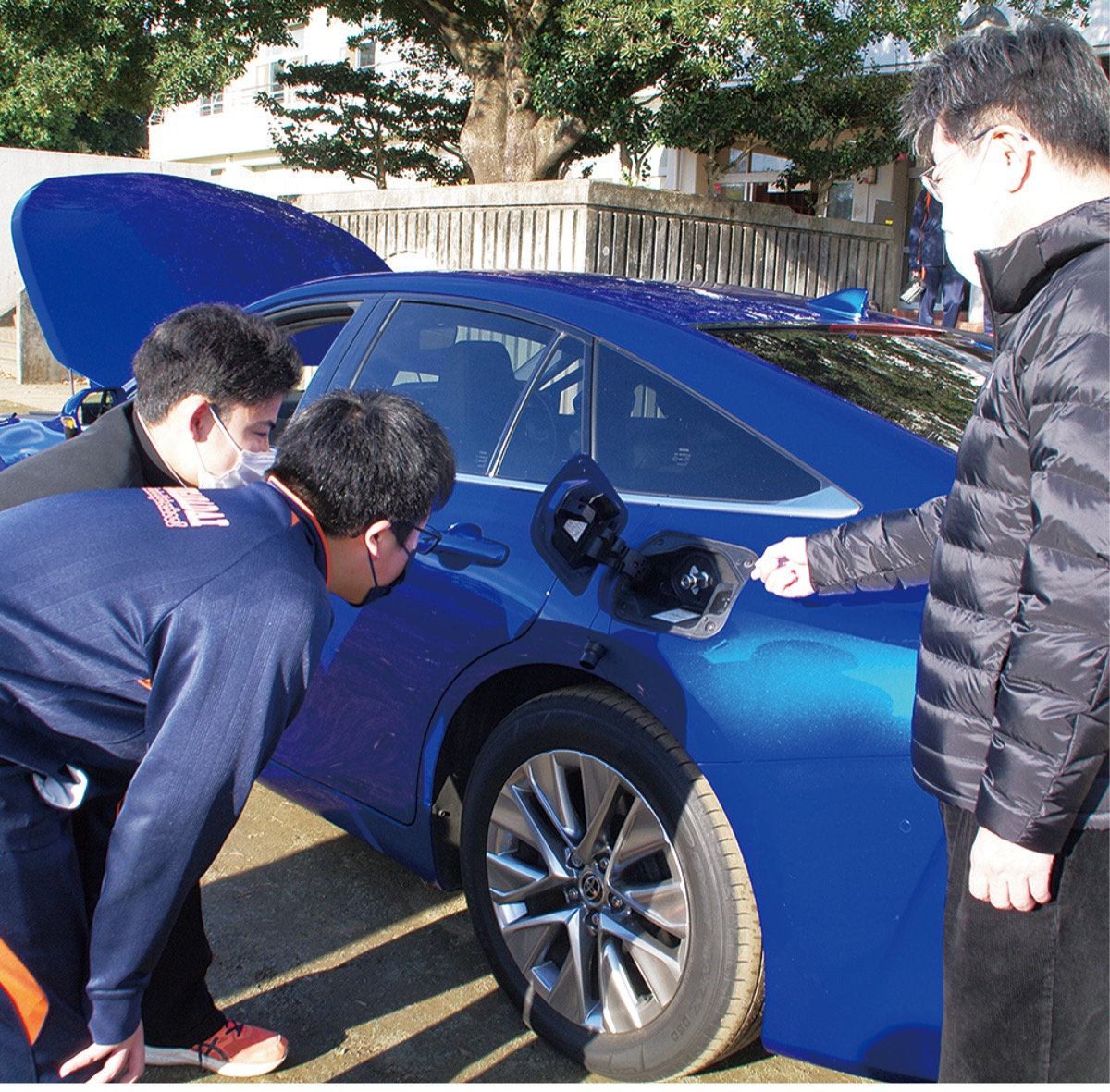 校庭に｢ＭＩＲＡＩ｣