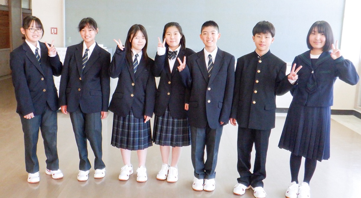 それぞれ選んだ制服で入学式に臨んだ生徒たち