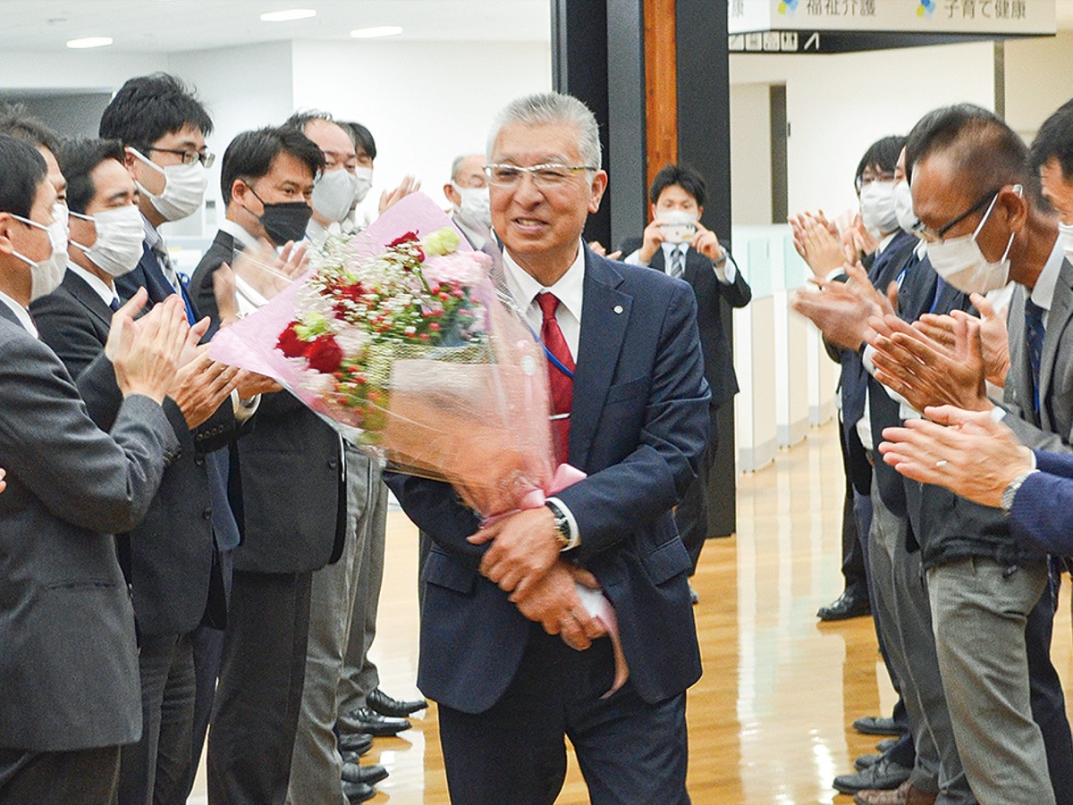 府川裕一氏が退任