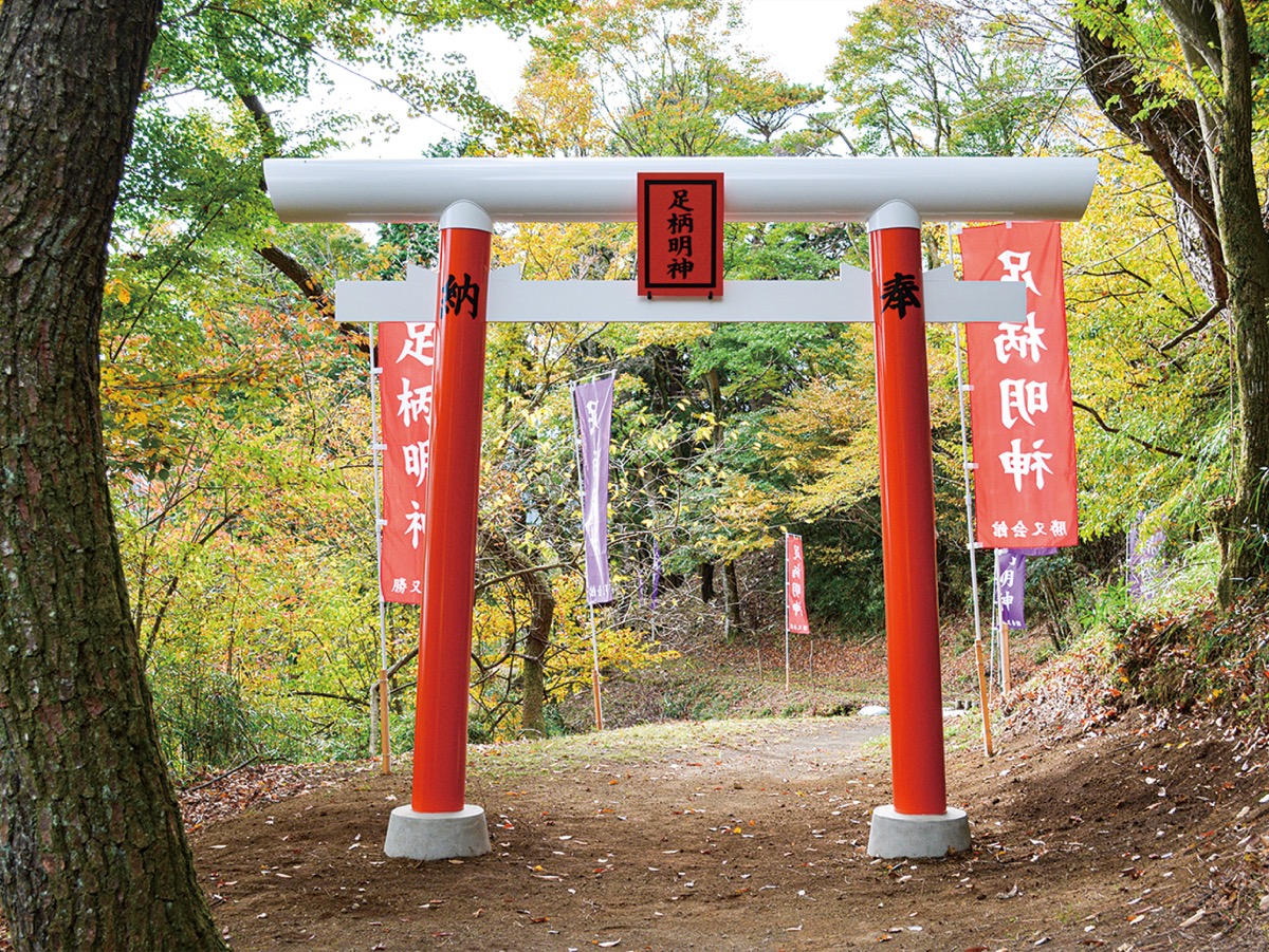再建された鳥居