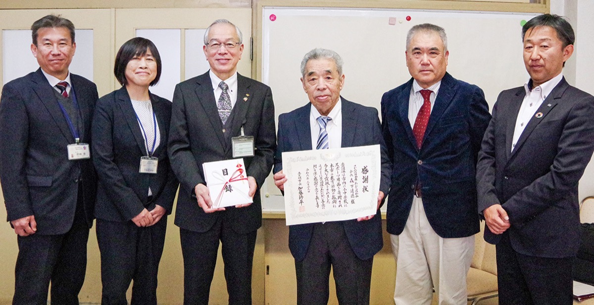 市内小中学校へ用品寄贈