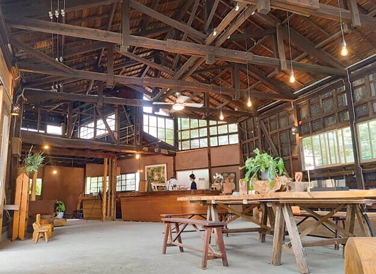 山北のカフェから中継で