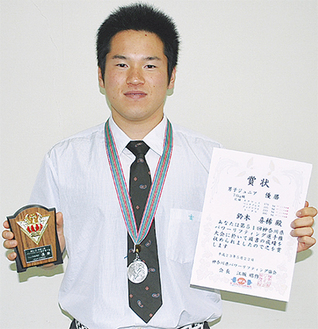 「目標は世界大会」と話す鈴木選手