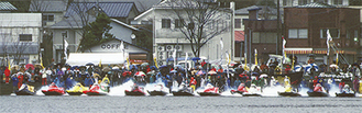 元箱根でのレース風景（1998年撮影・マリンスポーツ財団提供）