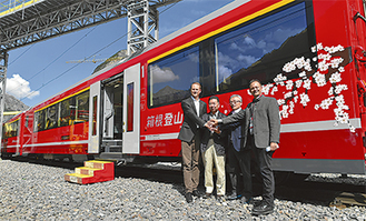 箱根登山鉄道の府川社長らがスイスを訪れた（９月）レーティッシュ鉄道提供