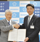 高橋会長（左）と加藤市長