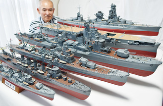 手前から駆逐艦「磯風」、軽巡洋艦「川内」、重巡洋艦「加古」、ショーに出品した「濱風」、空母の「隼鷹」、戦艦「日向」