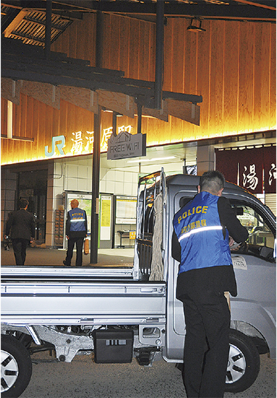 午前４時半からビラ 無念晴らす ３年前の事件に合わせ 箱根 湯河原 真鶴 タウンニュース