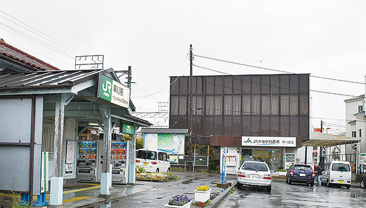 駅隣の農協の隣（奥）に設置予定
