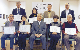 指導した鈴木誠一氏（前列中央）と年度賞の入賞者