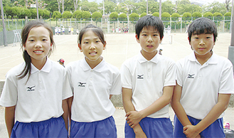 （左から）鈴木さん、西谷さん、浜島さん、高沢さん