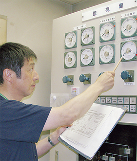 メーターを管理する電気主任技術者の伊藤豊和さん