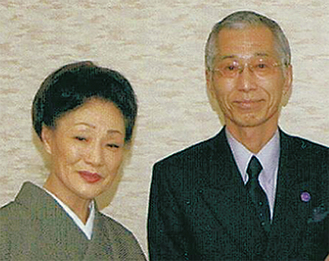 藤嶋代表（右）と藤理事長