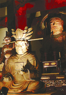宝蓮寺で公開された仏像群