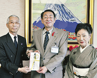 藤嶋代表（左）と藤理事長